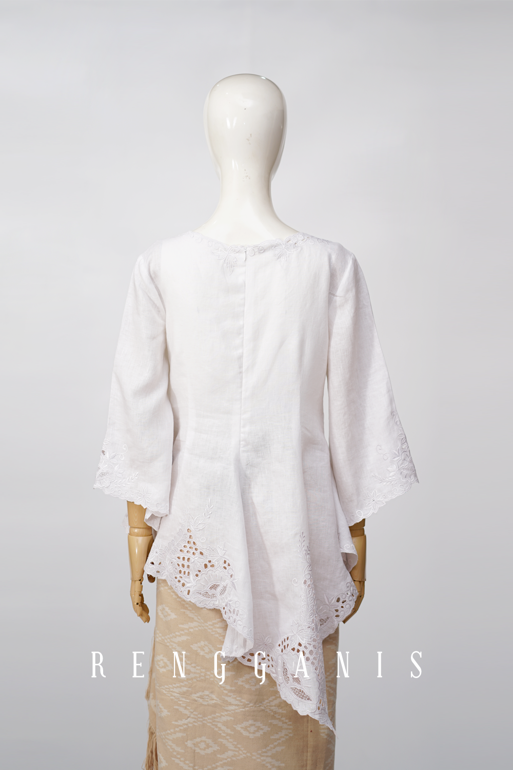 Gita in Linen
